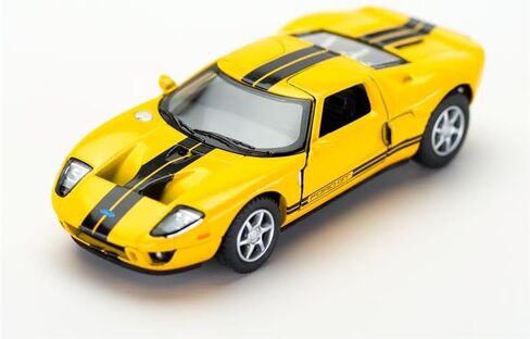 مجموعة من 4: سيارة فورد GT الرياضية مقاس 5 بوصات 2006 بمقياس 1:36 (أسود/أحمر/أبيض/أصفر) من كينسمارت in Saudi Arabia
