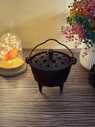 مرجل من الحديد الزهر مع غطاء مبخرة ساحرة مقاس 4.9 بوصة مثالية لحامل البخور وحامل المريمية وحامل حرق طقوس المذبح (أسود) in Kuwait