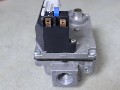Replacement for White Rodgers 36F24 218E90 HVAC Furnace Gas Valve EF32CW205 OEM in Saudi Arabia
