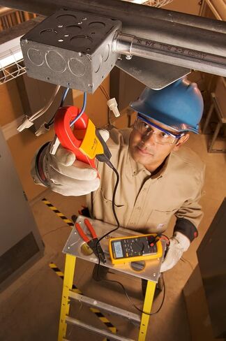 Fluke i400s 400 Amp AC Current Clamp with BNC Connector in Saudi Arabia