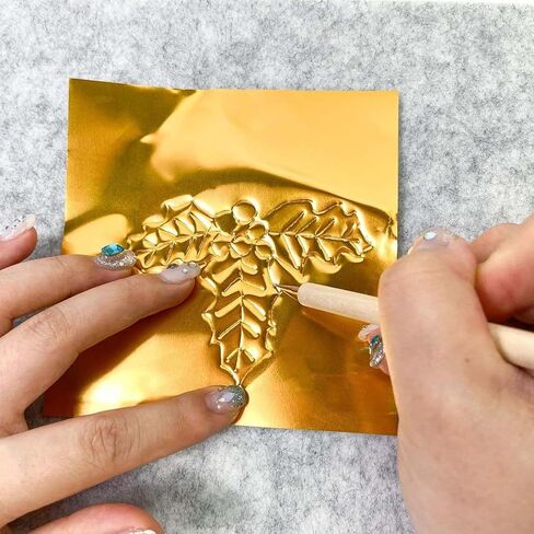 رقائق معدنية منقوشة، 15 حزمة من أوراق رقائق معدنية منقوشة، سمك 0.07 مم من ورق قصدير فني منقوش ذهبي/فضي لعيد الميلاد للنقش والختم والرسم وسجل القصاصات والحرف اليدوية (مجموعة ذهبية) in Kuwait
