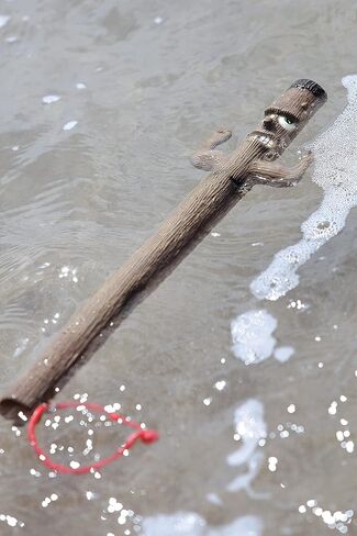دوج - ألعاب جلب عيد الميلاد "TwigFoot" أكثر أمانًا من العصي الحقيقية، خالية من الشظايا، عيون تتوهج في الظلام، تطفو، سهلة التنظيف in Kuwait