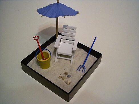 Executive Sandbox - Beach Break - Mini Desktop Set - Stress Relieving Office Decor - Includes 5" x 5" Sandbox,10 Island Accessories, and Fine Sand in Saudi Arabia