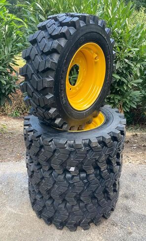 مجموعة من 4 إطارات شديدة التحمل 10-16.5 Forerunner SKS-9 انزلاقية على العجلات/الحافات (8 عروات) لنيو هولاند والمزيد - 10X16.5-12 PLY - جر جيد للثلج - مداس التنظيف الذاتي (SKS753 STYLE) in Kuwait