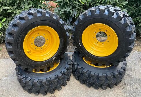مجموعة من 4 إطارات شديدة التحمل 10-16.5 Forerunner SKS-9 انزلاقية على العجلات/الحافات (8 عروات) لنيو هولاند والمزيد - 10X16.5-12 PLY - جر جيد للثلج - مداس التنظيف الذاتي (SKS753 STYLE) in Kuwait