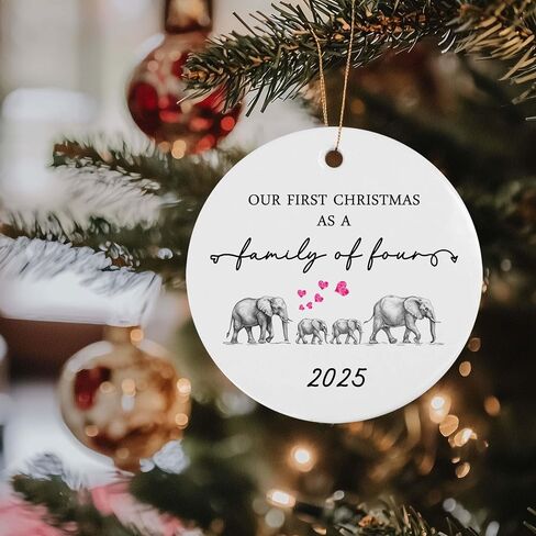 عيد الميلاد الأول لدينا كعائلة مكونة من 3 أفيال 2023، زينة عيد الميلاد لعائلة متنامية مكونة من 3 أفراد، هدية استحمام الطفل ماما بابا، الآباء الجدد يقدمون دائرة عائلية من السيراميك مع صندوق هدايا in Kuwait