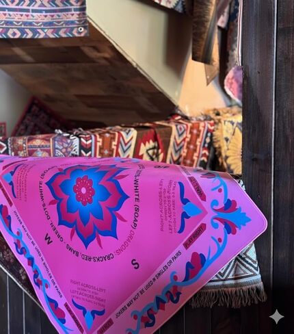 بساط ماجونج من النيوبرين للطاولة، بساط ماجونج مقاس 33 × 33 بوصة مع قواعد، بساط ماه جونغ مانع للانزلاق مع حقيبة حمل و3 نرد للبطاقة والبوكر واللوحة وألعاب البلاط والدومينو (أرجواني) in Kuwait