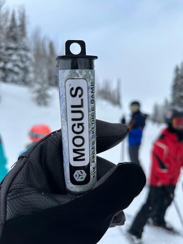 لعبة Moguls Dice، لعبة لوحية محمولة ذات طابع جبلي، مقاس 4x4x1.5 بوصة، للعائلات ومجموعات رحلات التزلج، ترفيه ما بعد التزلج in Kuwait