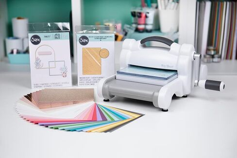 آلة Sizzix Big Shot مع مجموعة أدوات للمبتدئين، آلة قطع ونقش بالقالب مقاس 6 بوصات مع قوالب قطع ومجلد نقش وبطاقات in Saudi Arabia