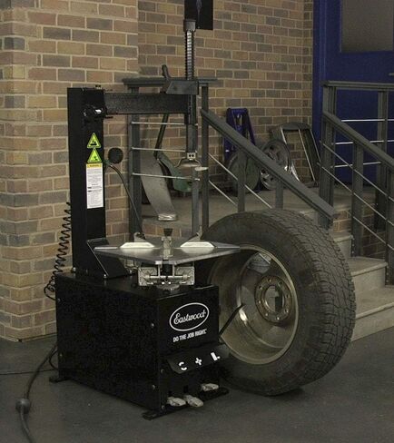 Eastwood Wheel Clamp Automatic Swing Arm Tire Changer Machine with Foot Pedals in Saudi Arabia
