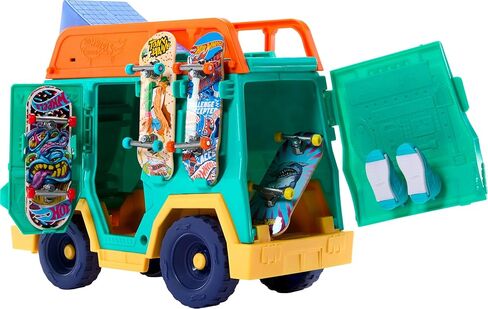 مجموعة لعب لوحة أصابع التزلج من Hot Wheels، عربة تزلج مصممة بالتعاون مع توني هوك، مع لوحة أصابع حصرية وزوج من أحذية التزلج القابلة للإزالة in Kuwait