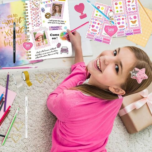 طقم مجلة Pure Vie DIY للفتيات من عمر 8 إلى 14 عامًا، مجموعة أدوات الحرف الفنية للمذكرات للفتيات المراهقات والمراهقات، مجموعة ألعاب سجل القصاصات ولوازم المذكرات الإبداعية مع ملصق دفتر الملاحظات - أفكار هدايا عيد الميلاد اللطيفة والممتعة in Kuwait