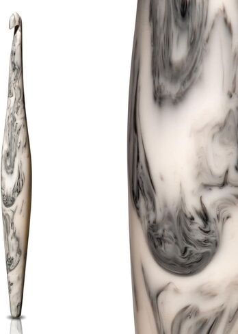 FURLS Streamline Swirl Cream Crochet Hook 7" (5.0 mm ( H )) in Kuwait
