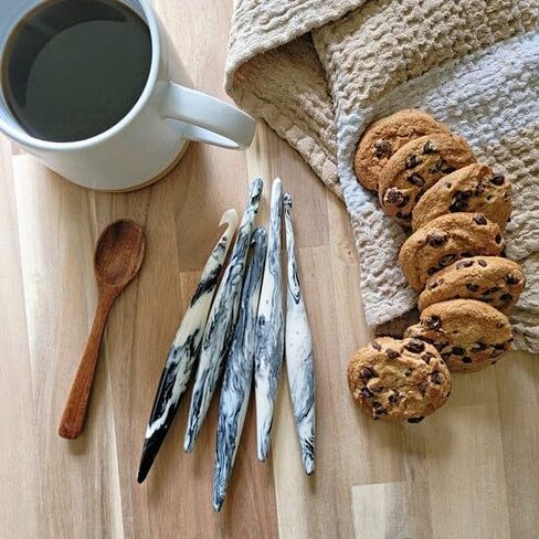 FURLS Streamline Swirl Cream Crochet Hook 7" (5.0 mm ( H )) in Kuwait