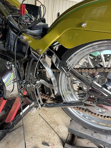 قوس حامل نقل لوحة الترخيص المنحنية لـ Harley-Davidson Breakout 2012-2025 - حامل علامة الصدمات/البكرة - خفيف الوزن، متين للغاية، مقاوم للصدأ in Kuwait