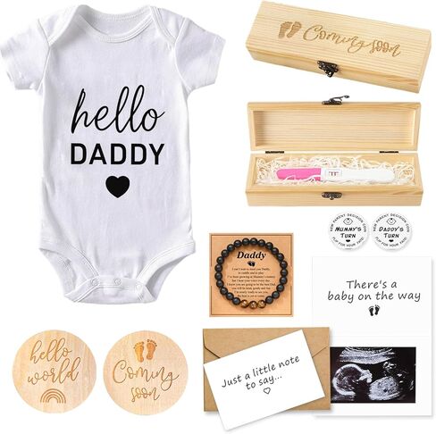 إعلان مفاجئ عن الحمل للزوج، تتضمن مجموعة أدوات الكشف عن الحمل صندوق اختبار الحمل Hello Daddy Baby Bodysuit بطاقة كشف الحمل وسوار الأب وعملة قرار وعلامات إعلان خشبية، Hello Daddy إعلان الحمل للأب in Kuwait