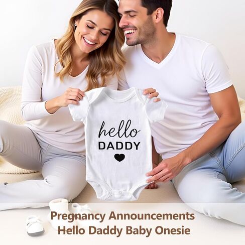 إعلان مفاجئ عن الحمل للزوج، تتضمن مجموعة أدوات الكشف عن الحمل صندوق اختبار الحمل Hello Daddy Baby Bodysuit بطاقة كشف الحمل وسوار الأب وعملة قرار وعلامات إعلان خشبية، Hello Daddy إعلان الحمل للأب in Kuwait