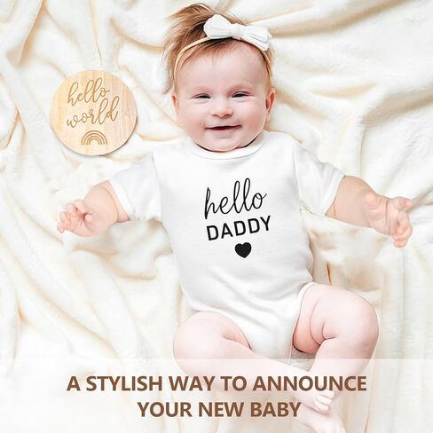 إعلان مفاجئ عن الحمل للزوج، تتضمن مجموعة أدوات الكشف عن الحمل صندوق اختبار الحمل Hello Daddy Baby Bodysuit بطاقة كشف الحمل وسوار الأب وعملة قرار وعلامات إعلان خشبية، Hello Daddy إعلان الحمل للأب in Kuwait