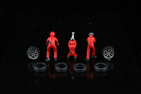 1/64 Scale Alloy Figures Set, 3 Garage Mechanic Miniatures with Tires and Wheels, Highly Detailed Diorama Accessories for Diecast Car Display Scene (B) in Saudi Arabia