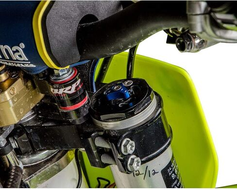 مقابض ضبط شوكة Tusk Billet WP باللون الأزرق متوافقة مع Husqvarna FC 250/450 2017-2025، TX 300 2017-2019، TC 250 (حقن الوقود) 2023-2026 in Kuwait