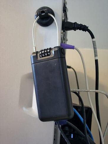 توزيع لوكاس USB XL دونجل LOCKBOX in Kuwait