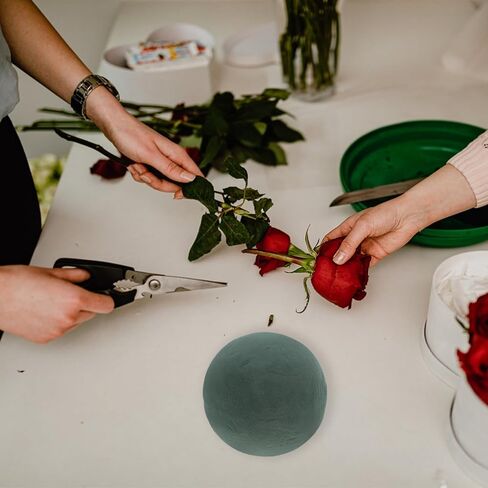 KALLORY 2Pcs Floral Foam Balls Round Sphere for DIY Flower Arrangements Wedding Bouquet Craft Supplies 5.7 Inch Artificial Flower Ball Foam with Water Absorbing Feature in Saudi Arabia