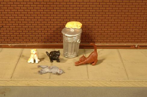 Bachmann Trains - FIGURES - CATS with GARBAGE CAN (6pcs/pk) - O Scale in Saudi Arabia