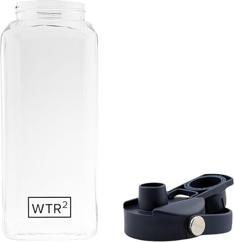 زجاجة مياه مربعة سعة 32 أونصة من WTR²، شفافة، خالية من مادة BPA/BPS، خفيفة الوزن، مانعة للتسرب، غطاء سهل الصب، آمنة على الرف العلوي، تصميم بدون لفة يعني أنها تبقى حيث تتركها (شفافة) in Saudi Arabia