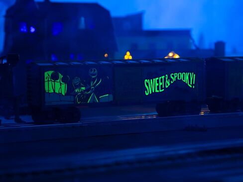 Lionel Disney The Nightmare Before Christmas Glow in The Dark Halloween O Gauge Model Train Boxcar in Saudi Arabia