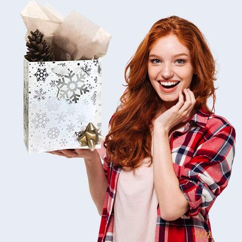UNIQOOO 12 قطعة من أكياس هدايا عيد الميلاد الفضية المعدنية السائبة، مقاس M 9.25 × 7 بوصة، أكياس تغليف هدايا عيد الميلاد متنوعة، مع ندفة الثلج، زخارف نجوم الأجراس، للعطلات وعيد الشكر وحفلات رأس السنة الجديدة لصالح حقيبة التعبئة والتغليف in Saudi Arabia
