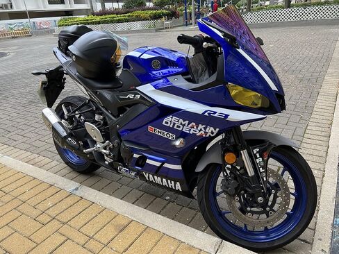 YZF R3 تانك الوسادة القبضات دراجة نارية مكافحة زلة الجانب القبضات حامي ملصقات اكسسوارات صالح لياماها R3 YZF R3 R25 2019 2020 2021 in Kuwait