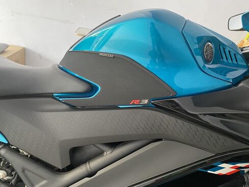 YZF R3 تانك الوسادة القبضات دراجة نارية مكافحة زلة الجانب القبضات حامي ملصقات اكسسوارات صالح لياماها R3 YZF R3 R25 2019 2020 2021 in Kuwait