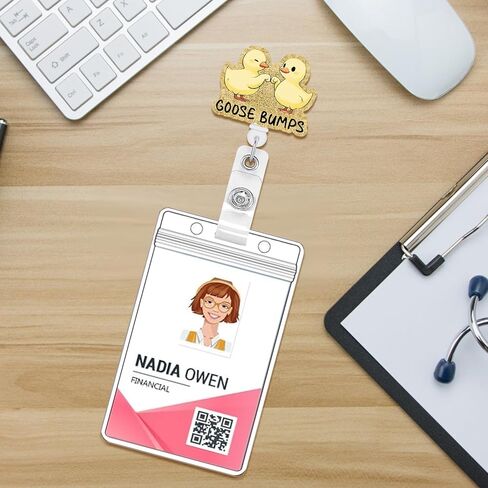 حامل بكرات شارة قابل للسحب، بطاقة هوية مع مشبك تمساح لاسم الممرضة CNA، بكرة شارة مضحكة، مشبك شارة معرف الطالب، رسوم متحركة لطيفة، طبيب التمريض، المعلم، هدية تزيين العمل الطبي (مطبات الإوز) in Kuwait