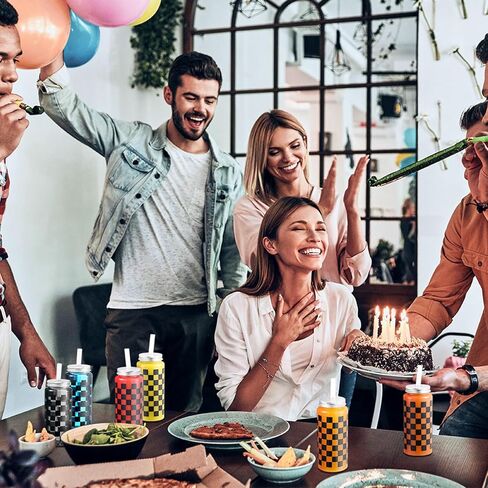 12 قطعة من أكواب سيارات السباق من باتيلاي، سعة 13.5 أونصة، كوب بلاستيكي مع غطاء وقش، لوازم الحفلات ذات العلم المربع، أكواب منقوشة سوداء شفافة لمستلزمات الحفلات الرياضية وأعياد الميلاد في سيارات السباق in Saudi Arabia