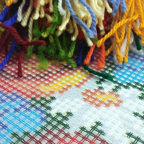 باقة من الزهرة البرية. طقم الإبرة. وسادة رمي 16×16 بوصة. قماش زخرفي مطبوع، جودة أوروبية in Kuwait
