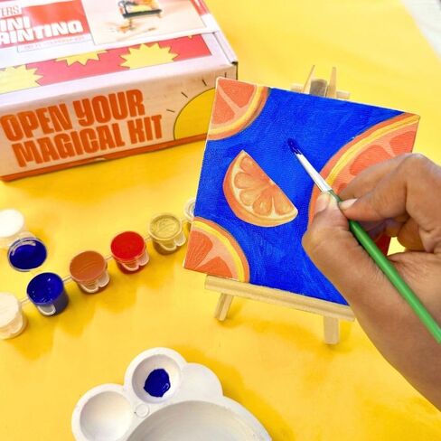 مجموعة طلاء صغيرة DIY من KITSTERS، حامل حامل خشبي، لوحة قماشية مطبوعة، دهانات وفرش، ديكور الغرفة، الفن والحرف اليدوية، نشاط ممتع للأطفال، تتضمن ورشة عمل فيديو مفصلة in Kuwait