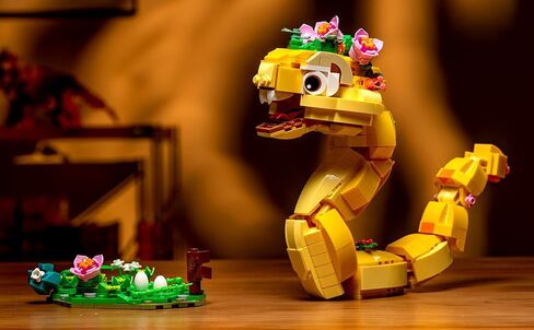 Snake Toy, 681 Pieces Forest Exploration Theme, Yellow Snake Display Ornament with Flowers, Desktop Decoration Gift for Kids Ages 6-12+ in Saudi Arabia