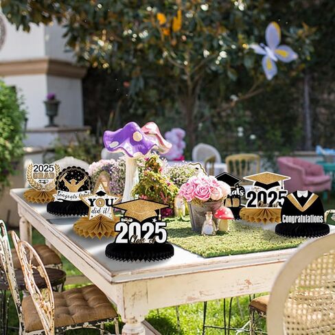 LINGTEER Congrats Grad، فئة 2025 قطع مركزية على شكل قرص العسل لطاولة التخرج - 8 قطع 2025 لافتة ديكورات حفلات التخرج - ذهبي. in Kuwait