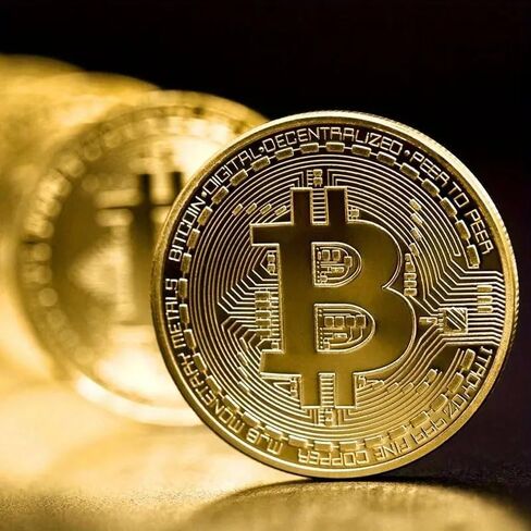 1PC Exclusive Gold Plated Bitcoin Collectible Coin - Iron, Commemorative Design, Great for Enthusiasts and Collectors, Gold in Saudi Arabia