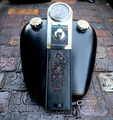 مريلة لوحة خزان الغاز من الجلد الأسود من The Dirty Gringo Day of Dead Dia De Muertos مريلة Harley Davidson Pre 99 Split Tank in Kuwait
