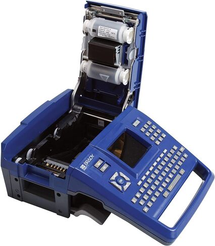 حزمة طابعة الملصقات المحمولة Brady M710 مع حافظة صلبة وخراطيش شريط سلسلة R6000، طباعة 3 بوصات في الثانية على الملصقات القوية in Saudi Arabia
