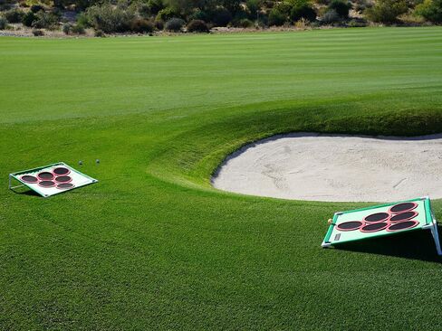 Golf Pong™ - ألعاب ممتعة في الفناء، وألعاب في الفناء الخلفي للشباب، والآباء، والآباء، ولاعبي الغولف. لعبة جولف كاجوال في المنزل، هدية مثالية للجولف للرجال. سهلة التجميع، مجموعة ألعاب حصيرة الهدف المدمجة in Kuwait