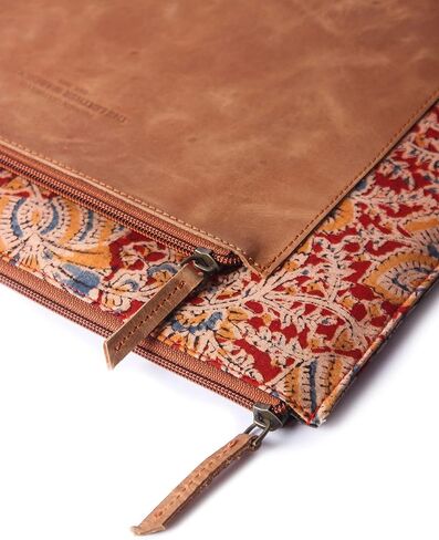 حقيبة جلدية تاتا بجيب أمامي من The Leather Warehouse مقاس 13 بوصة (أحمر) in Kuwait
