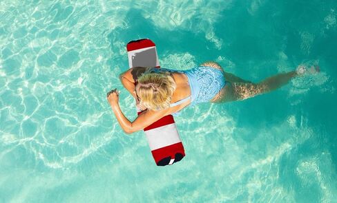 عوامة Ledge Lounger Laze Doodle Pool Noodle - متعة عائمة فاخرة - متينة ومقاومة للبهتان - مثالية لحمام السباحة والشاطئ والبحيرة - سهلة التنظيف، ملحقات حمام سباحة راقية in Saudi Arabia