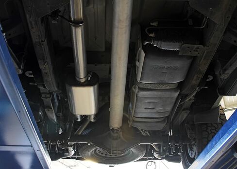 Flowmaster 717988 FlowFX Cat-Back Exhaust Kit 3.5 to 2.5 Inch Dual Side Exit Stainless 4 Inch Black Tips Compatible with 2011-2018 Chevy Silverado GMC Sierra 1500 6.2L 2/4WD all Wheelbases in Saudi Arabia