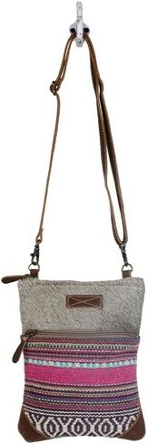 حقيبة ميرا بسحاب من القماش - حقائب كروس من الجلد والسجاد والقماش من ديلكاتي للنساء، تصميم أزتيك بألوان الأخضر والبني والأصفر، حقيبة من القماش بسحاب مع حزام قابل للتعديل in Kuwait