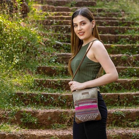 حقيبة ميرا بسحاب من القماش - حقائب كروس من الجلد والسجاد والقماش من ديلكاتي للنساء، تصميم أزتيك بألوان الأخضر والبني والأصفر، حقيبة من القماش بسحاب مع حزام قابل للتعديل in Kuwait