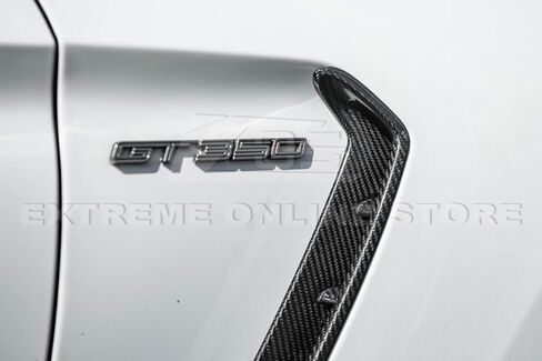 لسيارة فورد موستانج شيلبي GT350 2015-2020 | شريط من ألياف الكربون على طراز مصنع GM على زوج غطاء فتحة التهوية الجانبية للحاجز الأمامي in Saudi Arabia