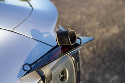 غطاء غبار بقابس شاحن EV من NACS مع حبل، سيليكون، أسود، يناسب شواحن NACS على طراز Tesla in Saudi Arabia
