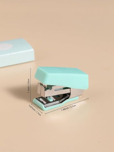 دباسة صغيرة ولطيفة مزودة بدبابيس، تصميم مريح للمكتب والمنزل والمدرسة، عملية بيد واحدة، أساسية للمكتب موفر للمساحة، أخضر نعناعي in Saudi Arabia